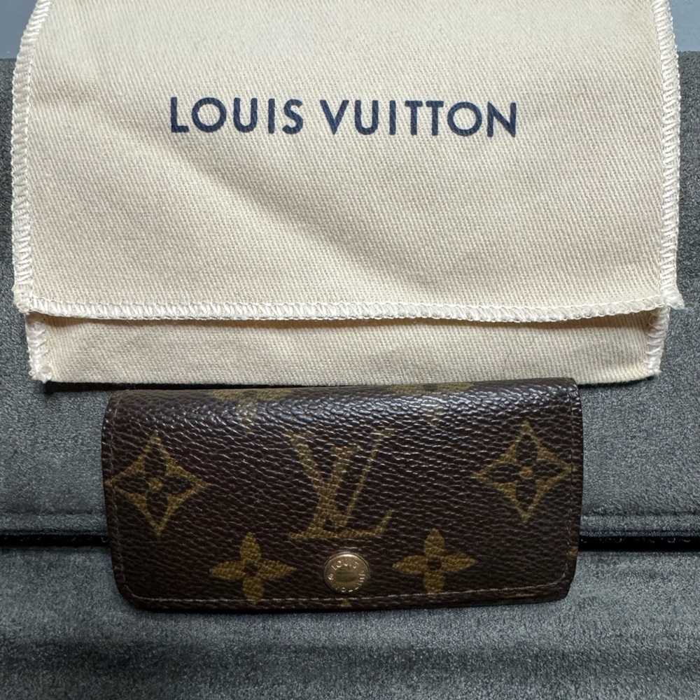 Louis Vuitton monogram key holder with dustbag